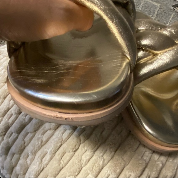 Seychelles Low Key Glow Up Gold Metallic Sandals Sz 7.5 - Picture 4 of 6